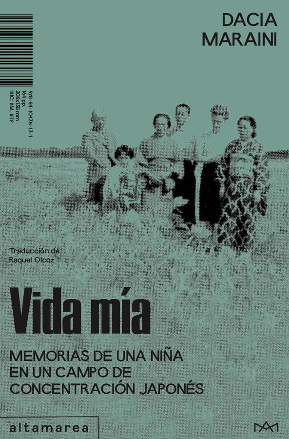 Corre el año 1943. Dacia es solo una niña de seis años y vive con su familia en Japón, país aliado del régimen de Mussolini durante la Segunda Gue...
