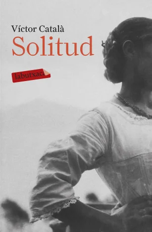 <p><i>Solitud</i> narra el trajecte vital i espiritual d'una dona, la Mila, en l'àmbit rural. Contraposant la realitat de les valls amb l'idealism...