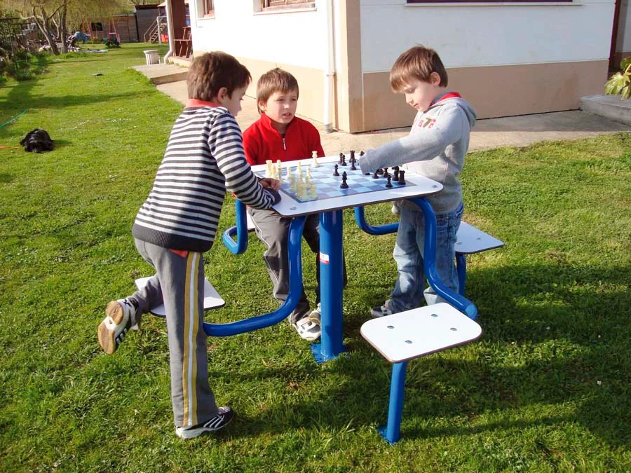 Escacs antivandàlics exterior amb 4 seients