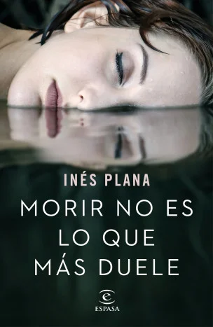 <p>Un hombre aparece ahorcado en un pinar a las afueras de Madrid,conlos ojos arrancados de cuajo. En uno de sus bolsillos se halla un papelcon el...