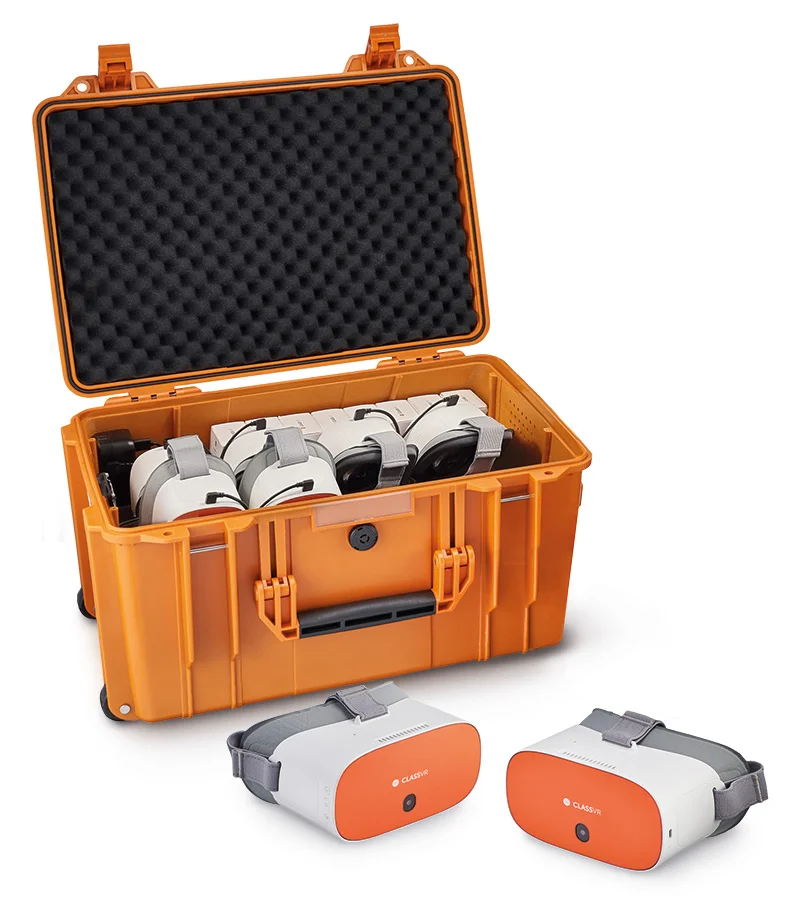 <p>El Kit ClassVR ofrece una experiencia de realidad virtual completa, compuesto por 8 auriculares premium y 8 controladores manuales, todos conve...