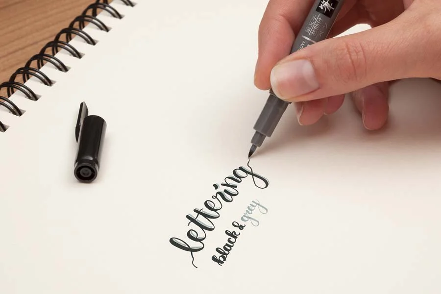 Retolador Cal·ligrafia Tombow Fudenosuke Twin negre/gris