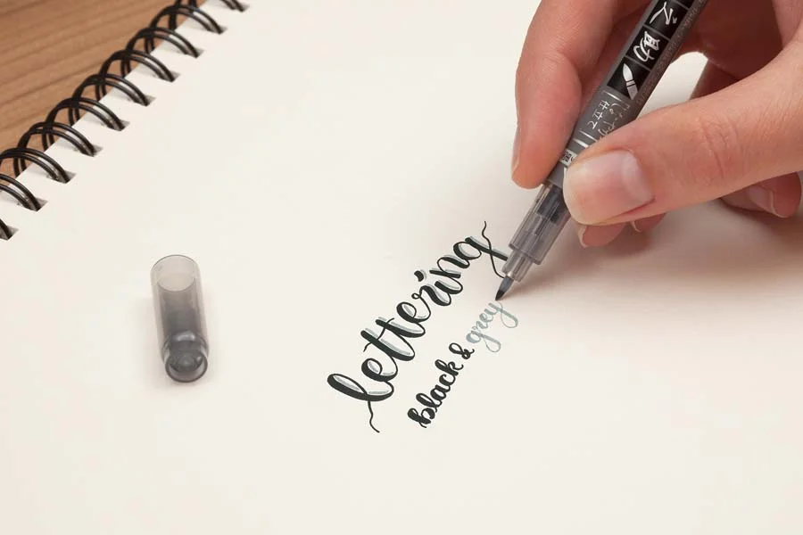 Retolador Cal·ligrafia Tombow Fudenosuke Twin negre/gris
