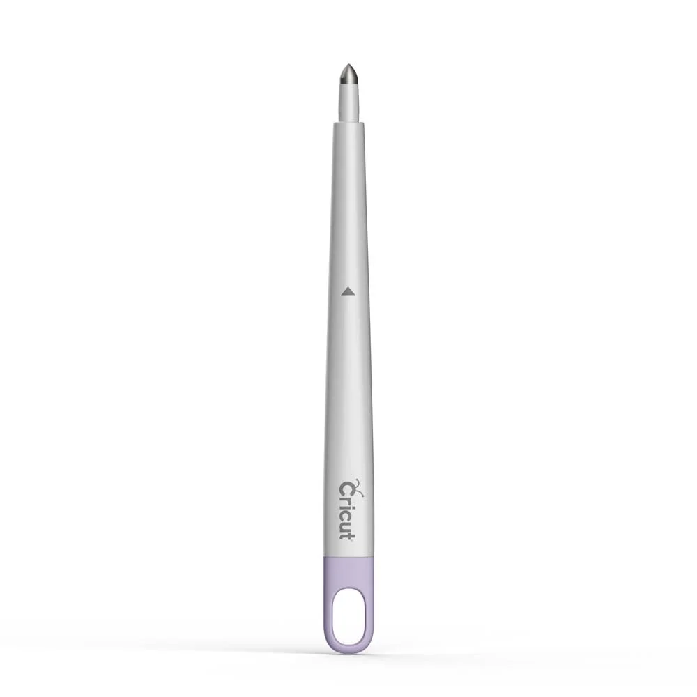 <p>Crea marcadors i doblega línies en paper i cartolina per crear targetes, sobres, caixes i molt més. Utilitza el doble portaeines de Cricut Make...