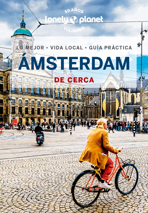 Su preciosa arquitectura al borde de los <b>canales</b> es un reclamo para todo el mundo. Sus locales<i> <b>jenever</b></i> (ginebra neerlandesa),...