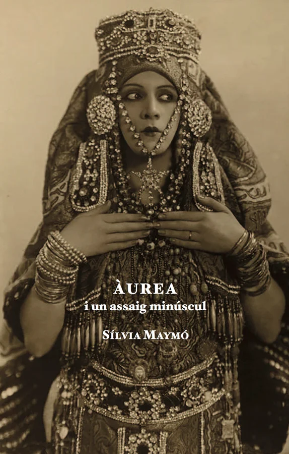 Relato y ensayo biográfico. Una bailarina catalana de principios del XX.Un llibre a mitges entre assaig biogràfic i relat que ens explica que, més...