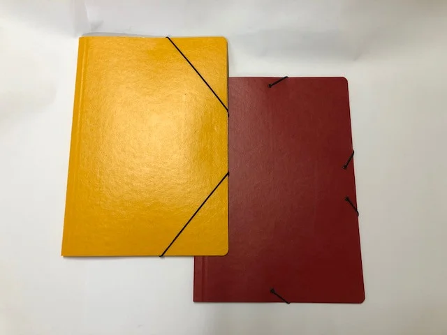 Carpeta cartró amb gomes A4 Soldaplastic negre