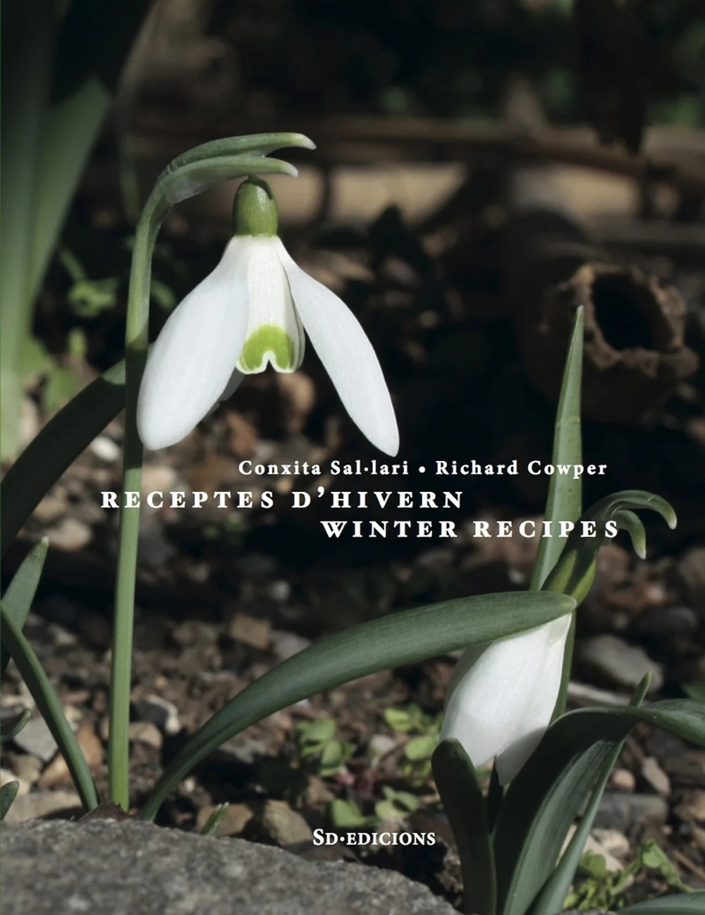 Receptes d'hivern / Winter recipes és una recopilació de receptes pensades per a gaudir a l'hivern, aprofitant les menges tradicionals de l'estaci...