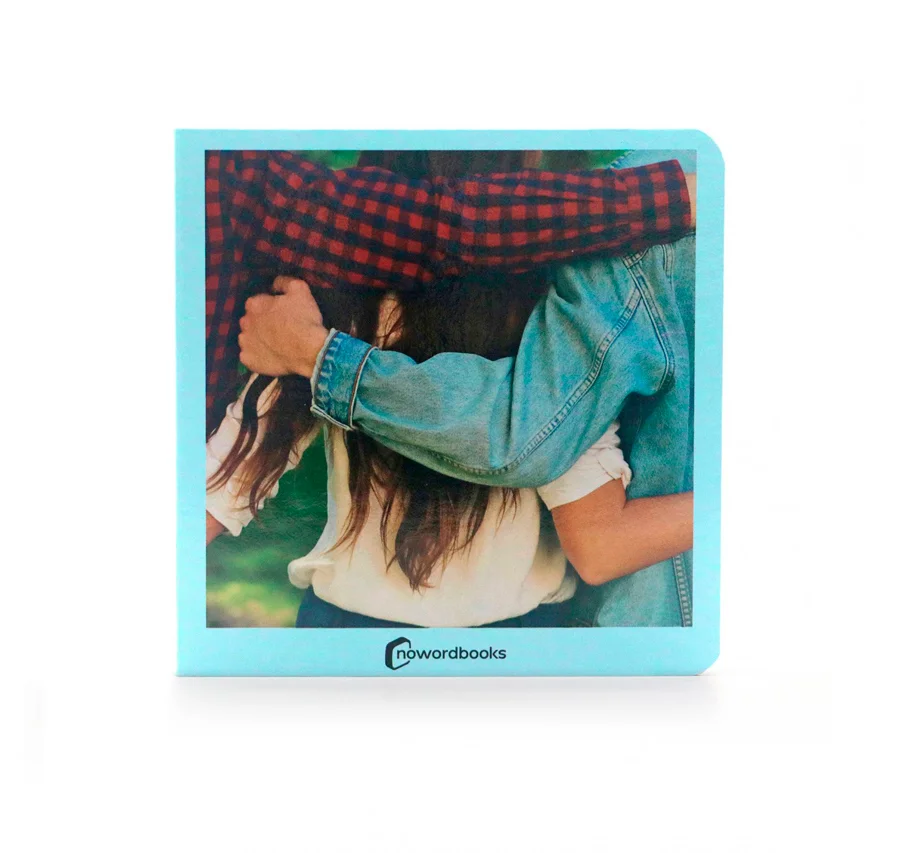 Libro de fotografías con imágenes reales de los distintos modelos de familia actuales. Pensado para que los más pequeños vean con naturalidad las ...