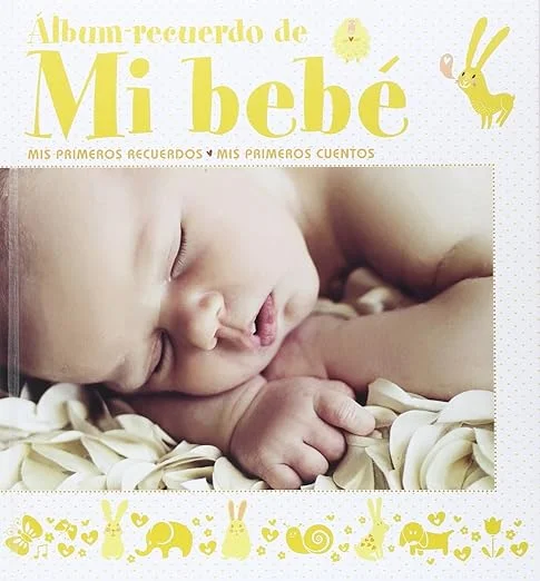 Un álbum de recuerdos, con la cubierta en color amarillo, para recopilar los momentos más importantes de la vida del bebé desde su nacimiento hast...