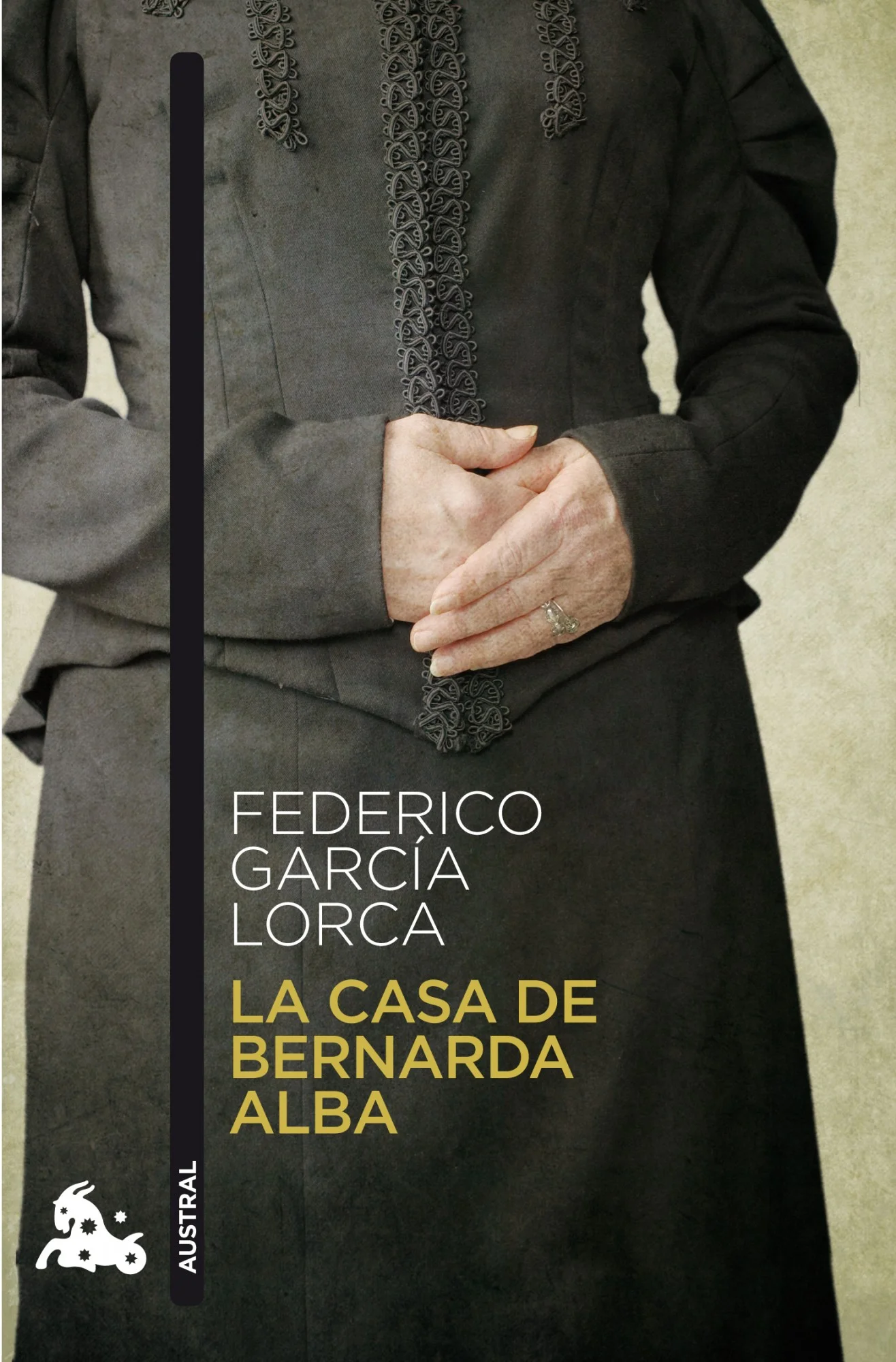 LA CASA DE BERNARDA ALBA fue la última obra de teatro que Lorca dejó terminada, pero no llegaría a verla representada. El poeta, además, nunca com...