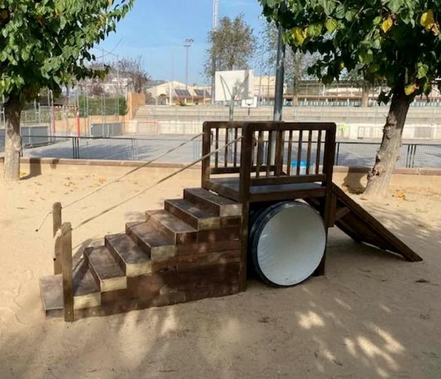 Pont de fusta amb rampa amb tub 2,4 x0,8x6m Pont de fusta amb rampa amb tub 2,4 x0,8x6m