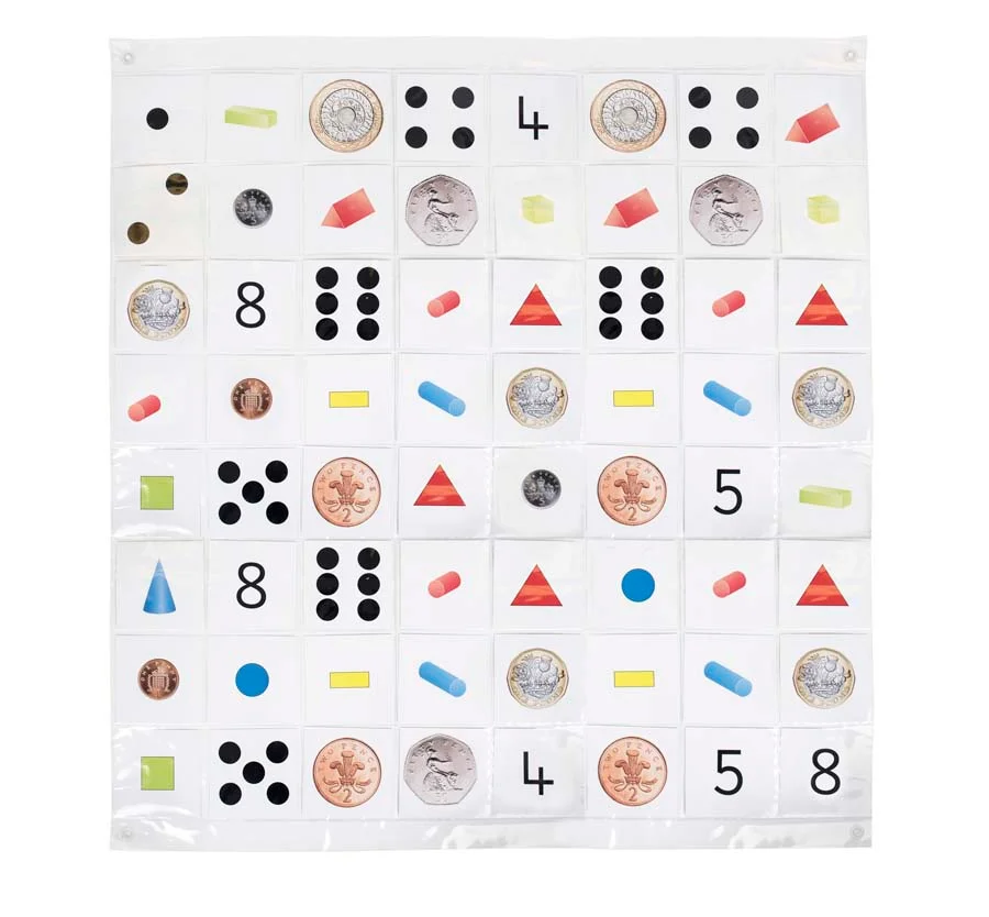 <p>Alfombrilla transparente de <strong>8 x 8 cuadrados</strong> que permite insertar diferentes dibujos y láminas para crear divertidos juegos a l...