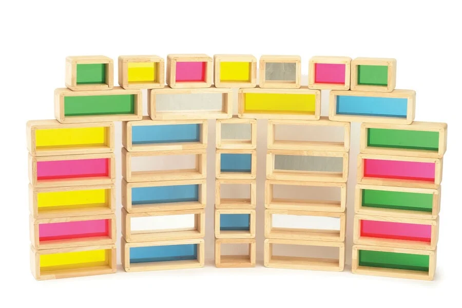 <p>Lot de <strong>36 blocs de construcció de fusta</strong> de cautxú de la marca Tickit® amb farcits d'acrílic transparent en diversos colors. Aq...