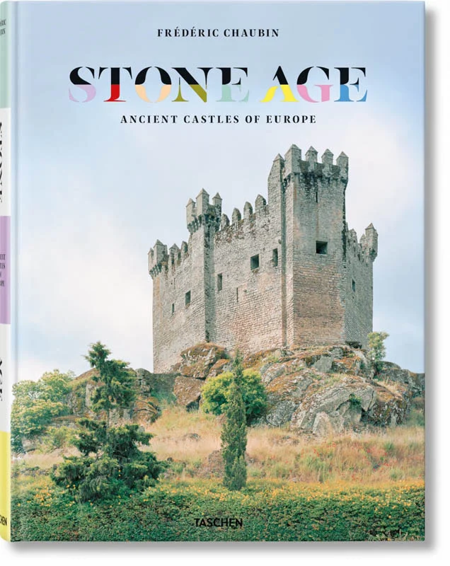 <p>Siga al fotógrafo Frédéric Chaubin en un viaje único y centenario por Europa. Con imágenes de más de 200 edificios de 21 países, Stone Age pres...