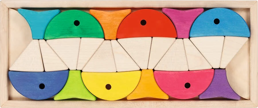 <p>24 peces de fusta per classificar i construir tot un món marí. Mides de la caixa: 34cm x 14cm x 3cm.</p>