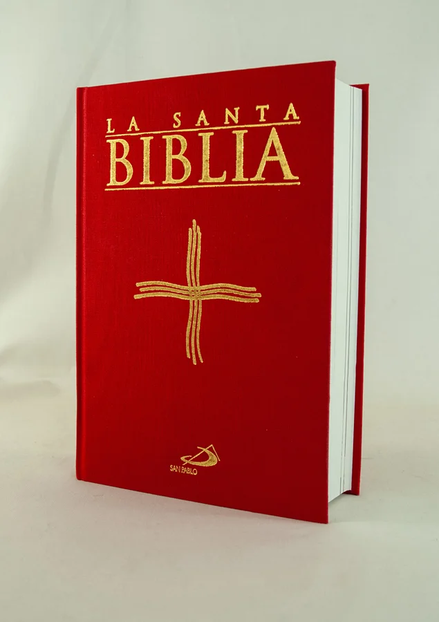 Esta elegante edición de La Santa Biblia en letra grande destaca por su nuevo y atractivo formato, con una cuidada encuadernación en tela de alta ...