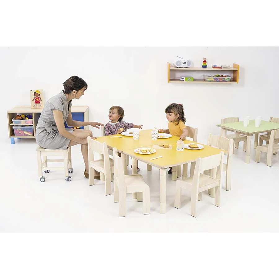 Tamboret amb rodes 35x33cm Tamboret amb rodes 35x33cm