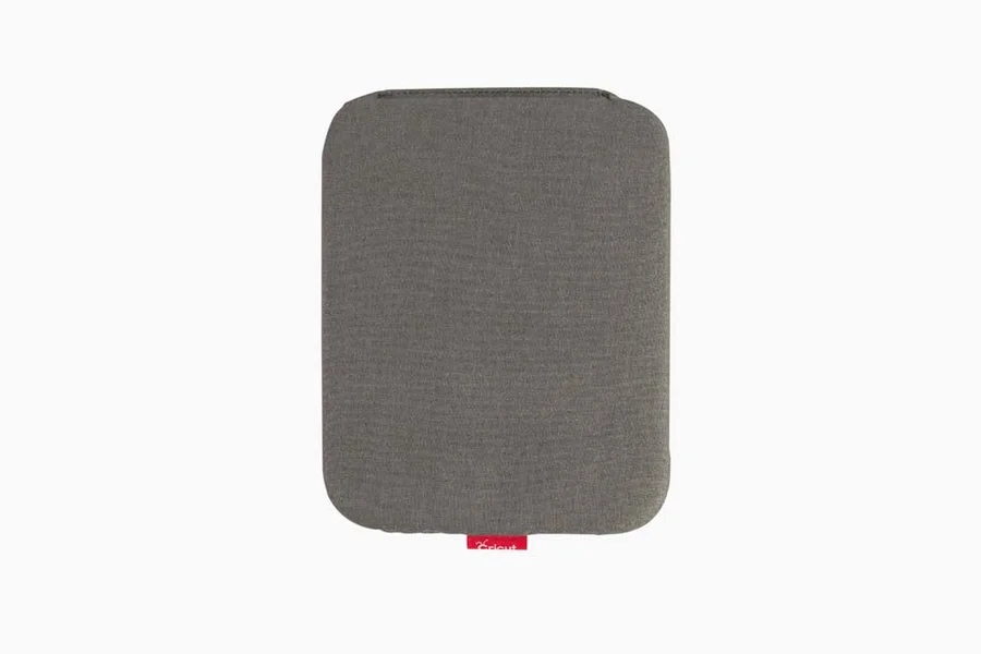 <p>Protege tu superficie de trabajo y consiga aplicaciones impecables con esta alfombra esencial de Cricut EasyPress. La cubierta protectora permi...