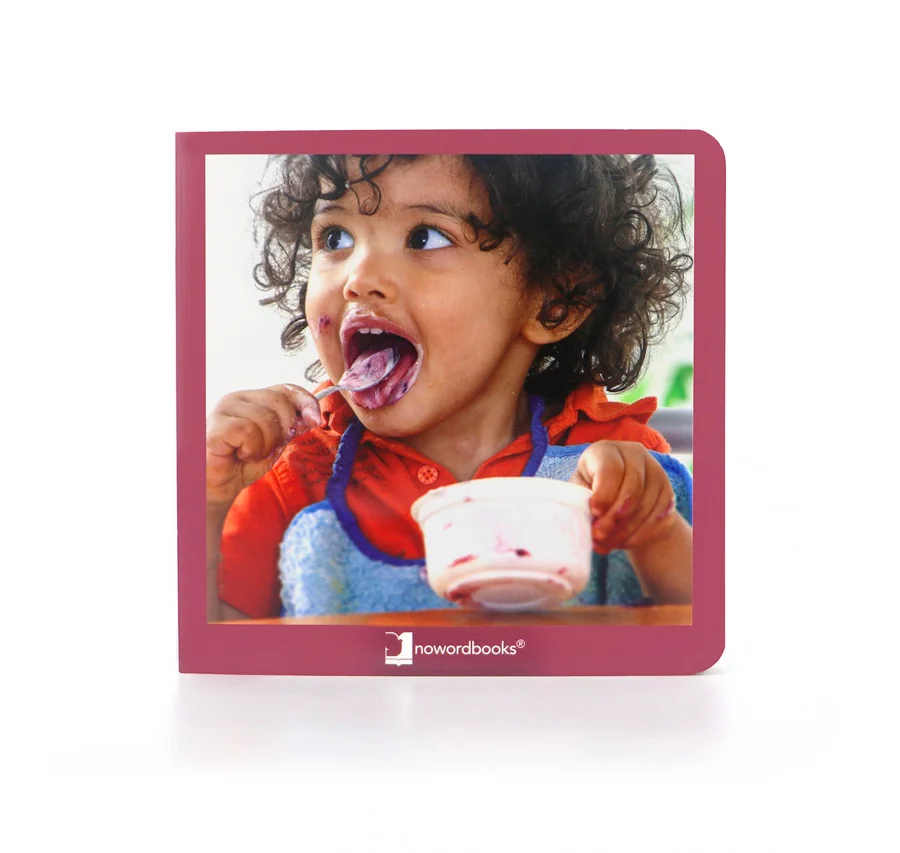 Libro de fotografías de los objetos habituales en las comidas de los más pequeños y su uso.<br><br>Fotografías de: trona, babero, bol, cuchara y p...