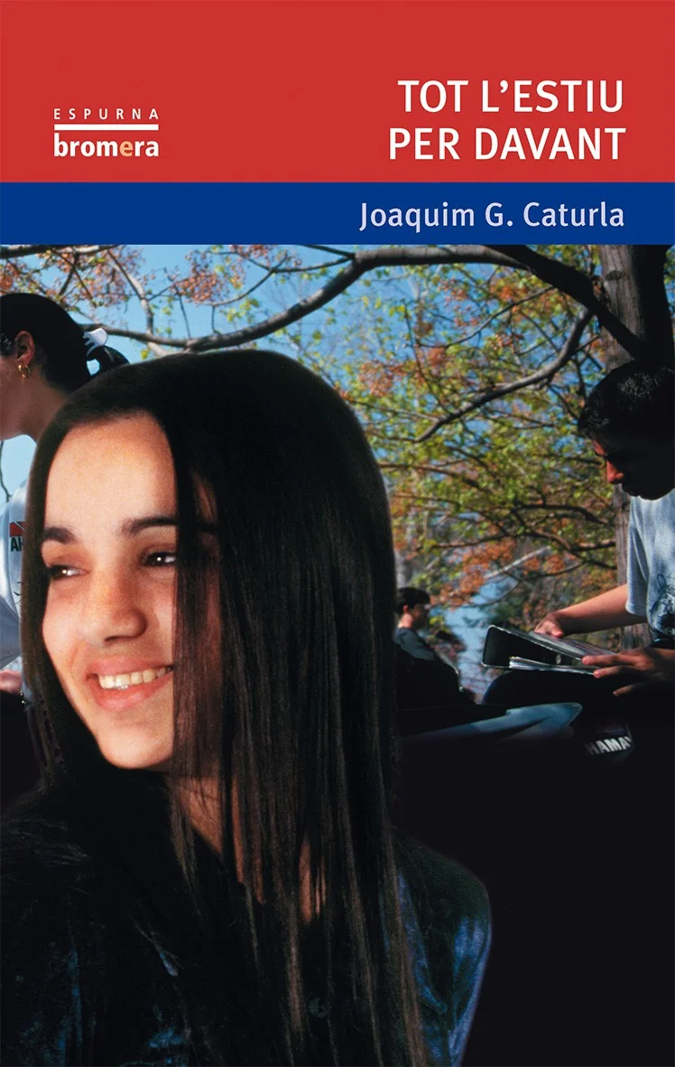 Toni, fill únic, estudiós i amb una vida interior molt intensa, s'enamora de Raquel, una jove preciosa del seu curs. Però Raquel, que no és precis...