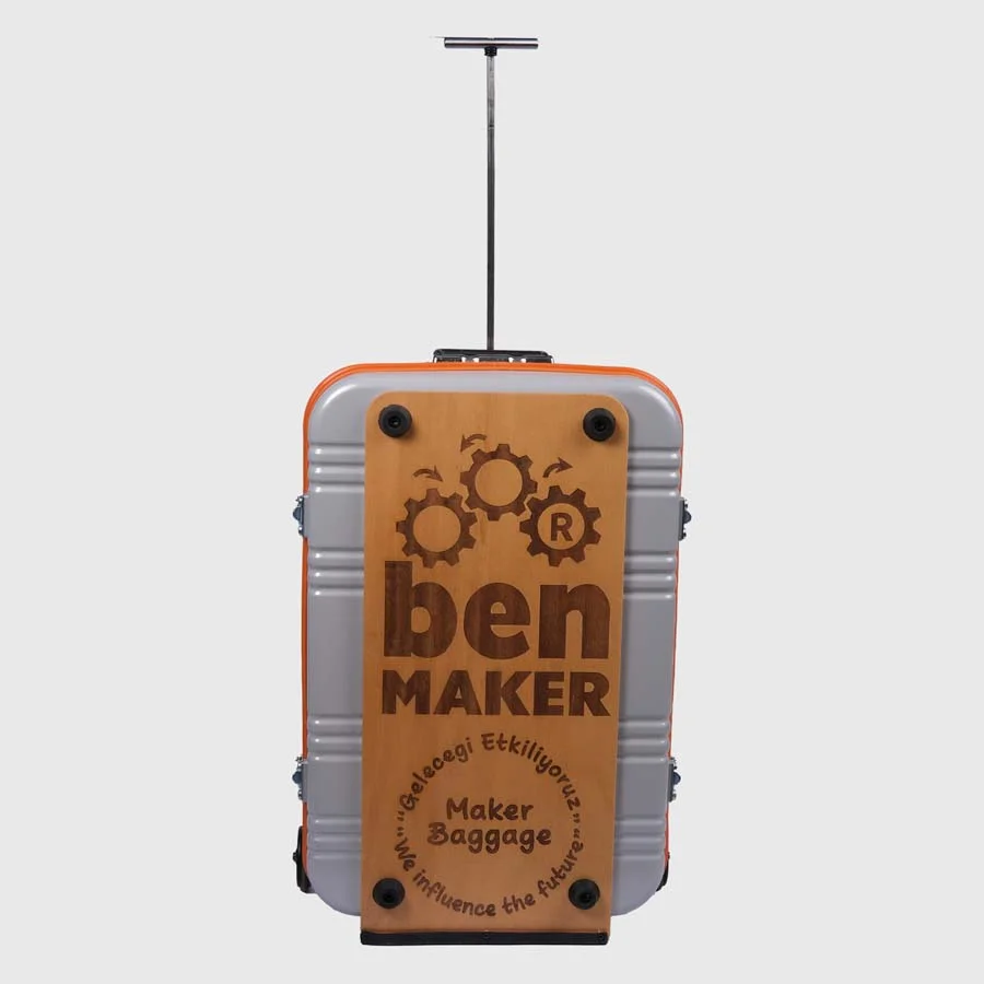 <p><strong>benMAKER Maleta Maker</strong></p><p>Recurs educatiu pensat per oferir als alumnes un kit mòbil d'eines i materials que permet explorar...