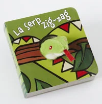 Libro todo cartoné con una divertida marioneta de dedo con forma de serpiente inserta en su interior.  Una pequeña y divertida historia para favor...