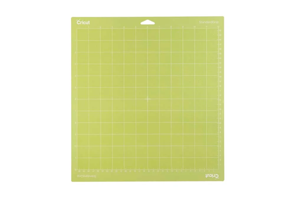 <p>Tapete de corte <strong>Cricut</strong> de 30.5 x 60.5 con adhesivo estándar para utilizar en multitud de proyectos.