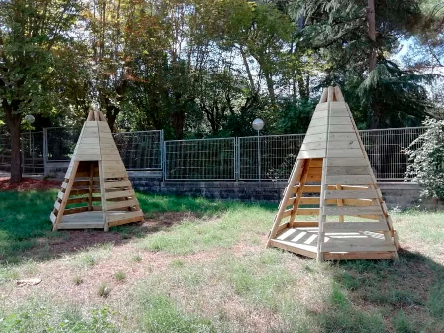 Tipi de fusta gran 180x180x240cm