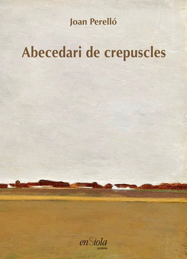 Abecedari de crepuscles és una excel·lent autoantologia, on Joan Perelló ens dóna la seva visió, la seva lectura crítica de la seva pròpia obra po...