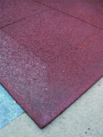 Rajola 50x50x4cm cantonada bisellada vermell Rajola 50x50x4cm cantonada bisellada vermell