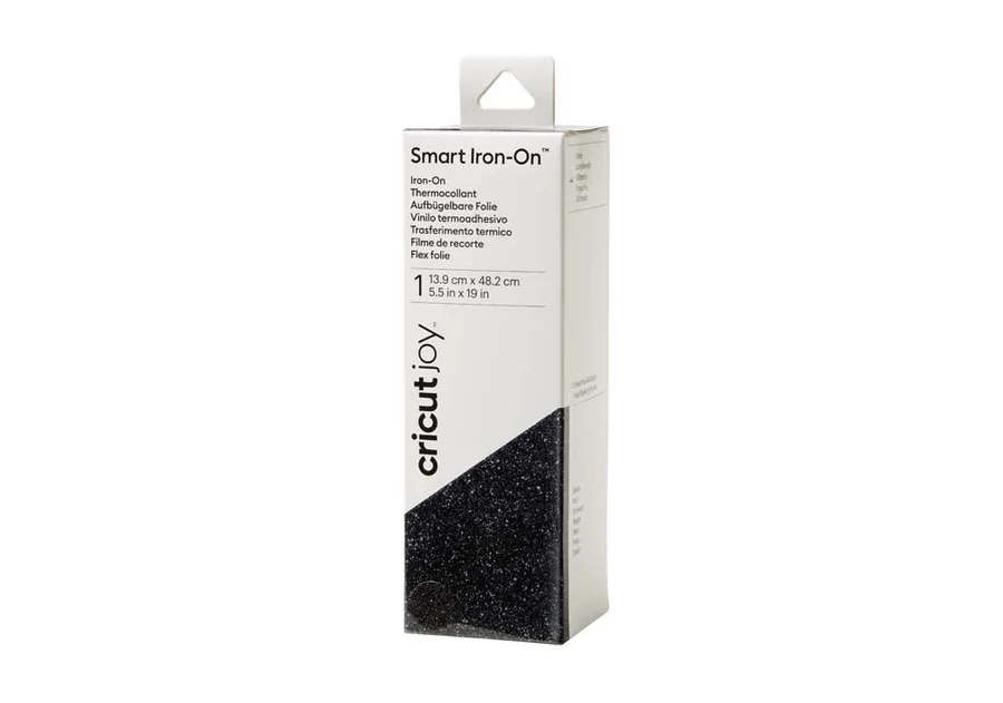 <p>¡Nada añade un toque tan fabuloso a tu ropa oa la decoración de tu casa como Smart Iron-On Glitter! Este material inteligente no necesita tapet...