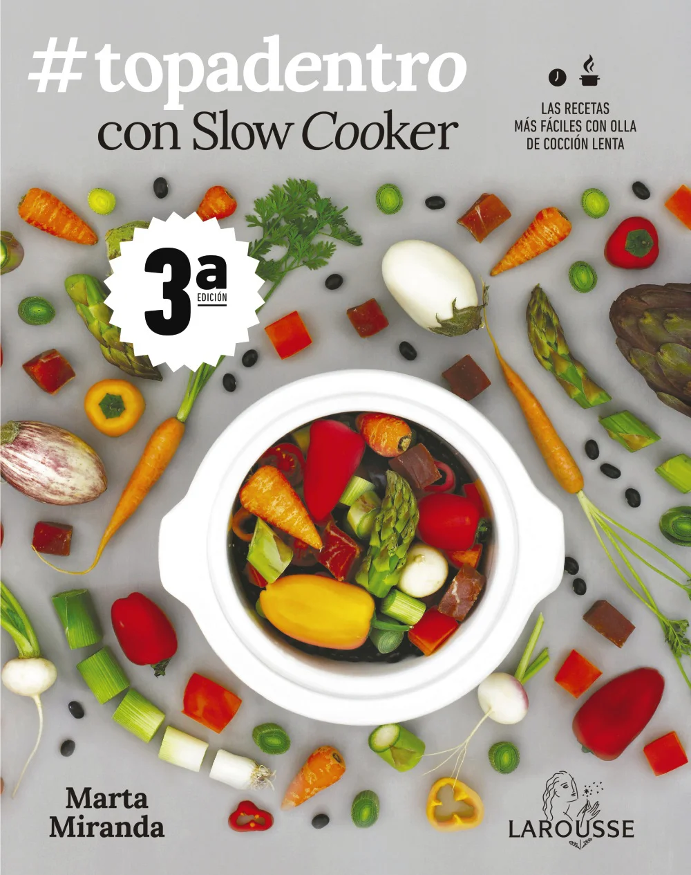 Después de la magnífica acogida de sus dos primeros libros, Slow cooker. Recetas para olla de cocción lenta y Mundo dulce con slow cooker, Marta M...