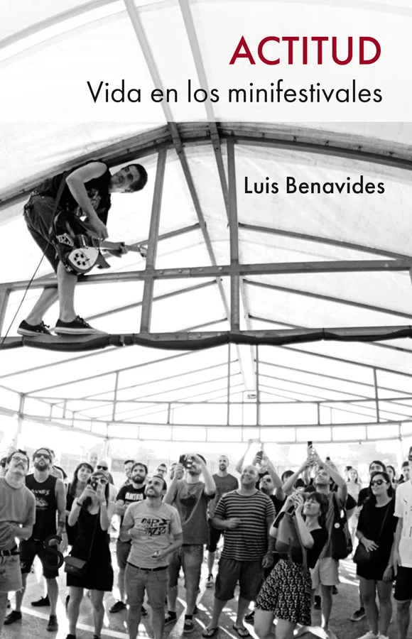 Actitud es un libro de historias humanas al ritmo de sonoridades alternativas, un homenaje a todas aquellas personas que organizan festivales musi...