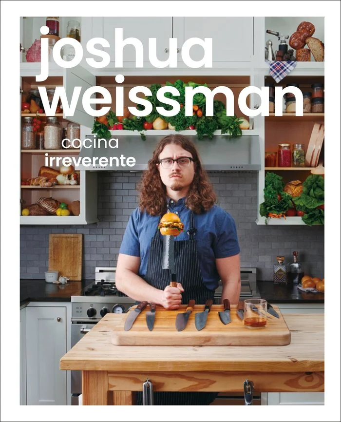 <p><B>Con su estilo excéntrico y exagerado, Joshua Weissman ha enseñado a millones de personas a preparar platos deliciosos con la técnica más ade...