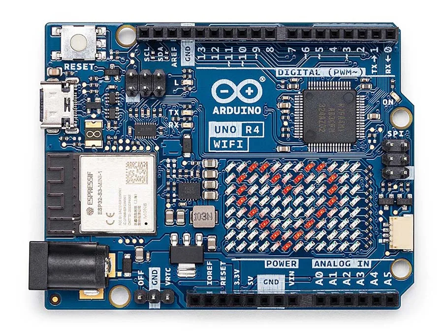 <p>La placa UNO wifi R4 d’Arduino amb la seva capacitat wifi i Bluetooth, la matriu de leds integrada i el connector Qwiic I2C, és una valuosa adq...