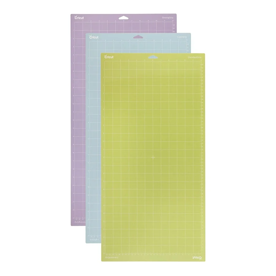 <p>Pack de 3 tapets de tall <strong>Cricut Explore</strong>™ / <strong>Maker</strong>™ de 30x30cm. Inclou:</p>Tapet de tall LightGrip blau: amb ad...