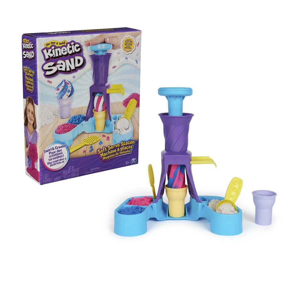 La <strong>Màquina de Gelats</strong> de Kinetic Sand permet als petits crear els seus propis gelats de sorra màgica. El set inclou 396g de sorra ...